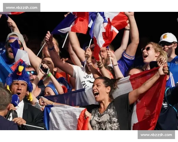 海港球迷齐聚世博源！10・26 客场战泰山，第二现场燃爆申城